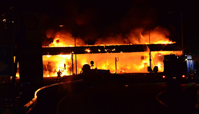 Tankstation in de brand