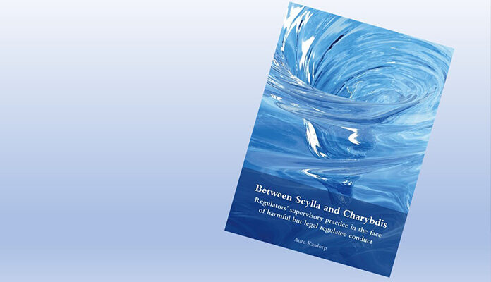 Cover van 'Between Scylla and Charybdis’