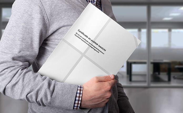 Omslag met tekst Certificatie en publiek toezicht