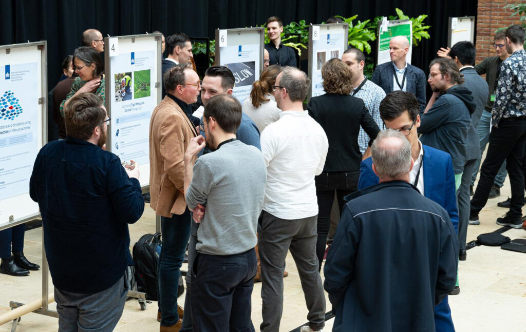 Deelnemers symposium ‘Modern inspections with new technologies’ wisselen kennis uit