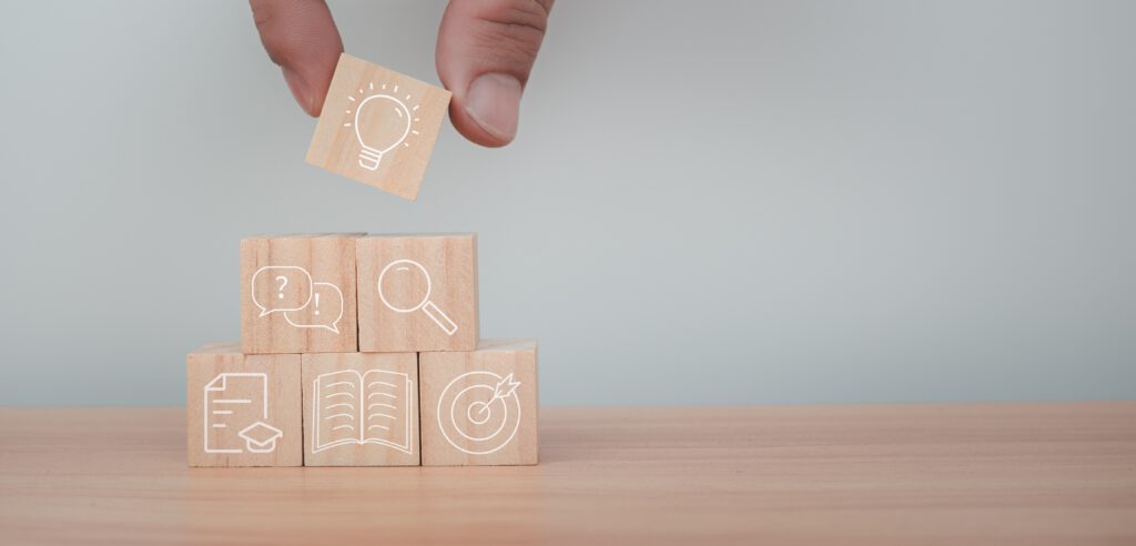 Blokkentoren die strategisch toezicht symboliseert